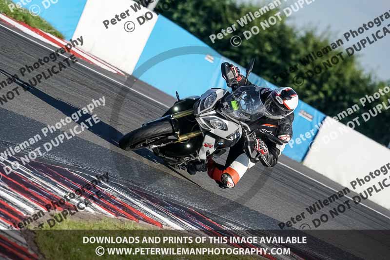 donington no limits trackday;donington park photographs;donington trackday photographs;no limits trackdays;peter wileman photography;trackday digital images;trackday photos